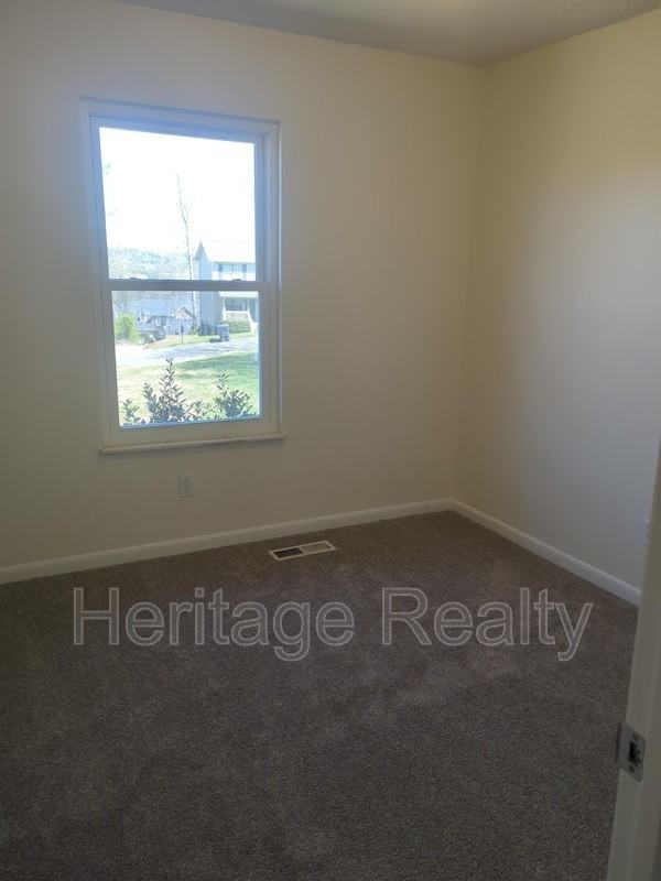 1304 E Woodshire Dr - Photo 5 of 17