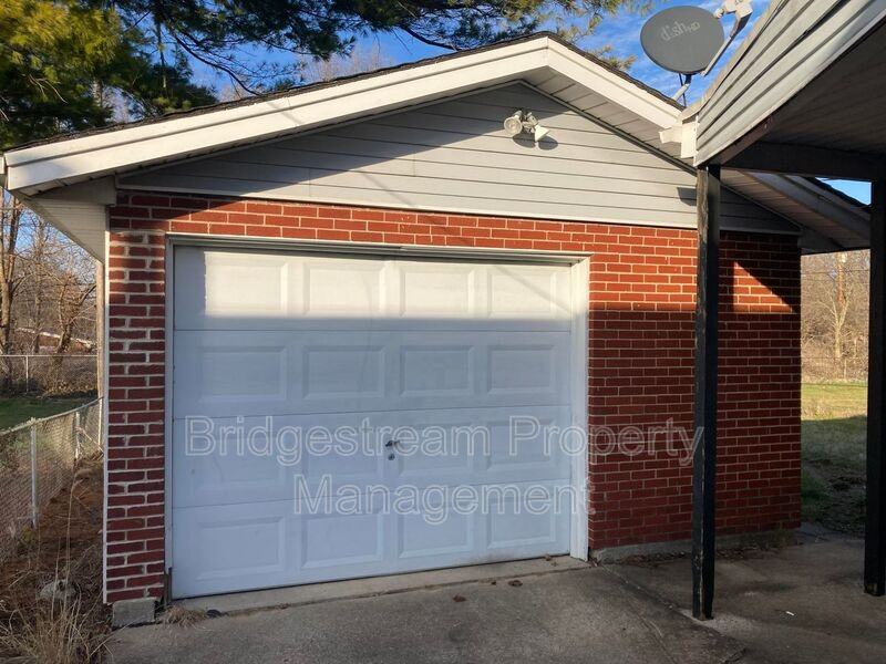 217 Whispering Dr - Photo 2 of 10