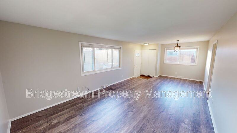 217 Whispering Dr - Photo 4 of 10