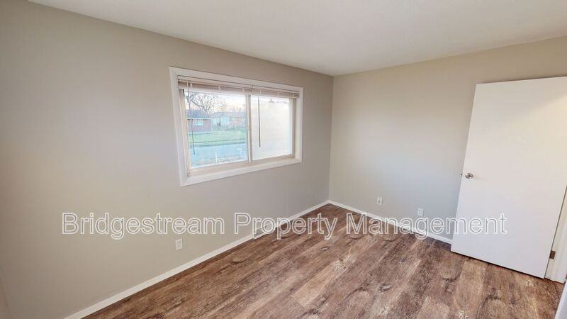 217 Whispering Dr - Photo 7 of 10