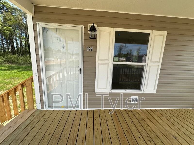 127 Loblolly Ln - Photo 2 of 8