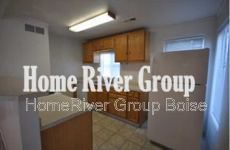 1705 S Helen St - Photo 2 of 10