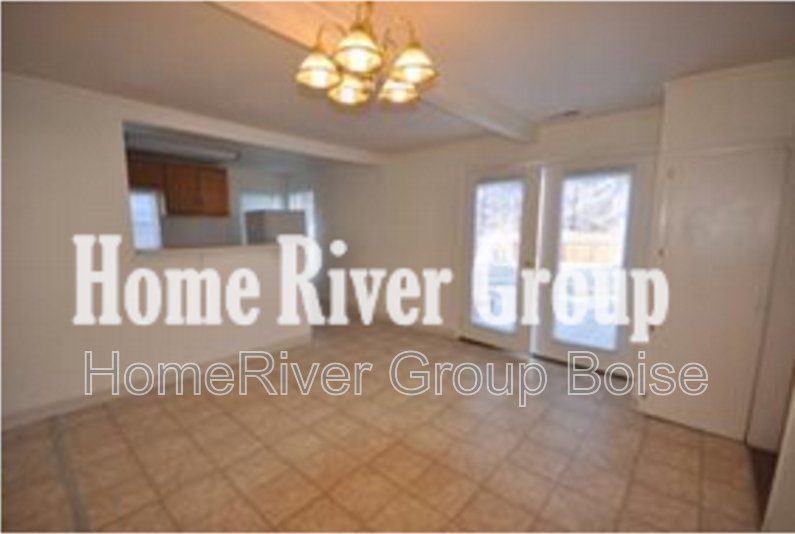 1705 S Helen St - Photo 3 of 10