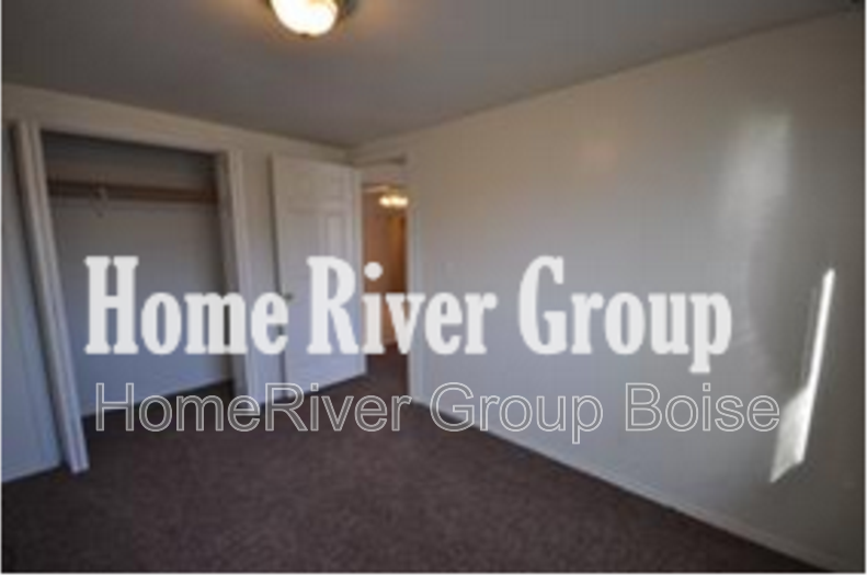 1705 S Helen St - Photo 7 of 10