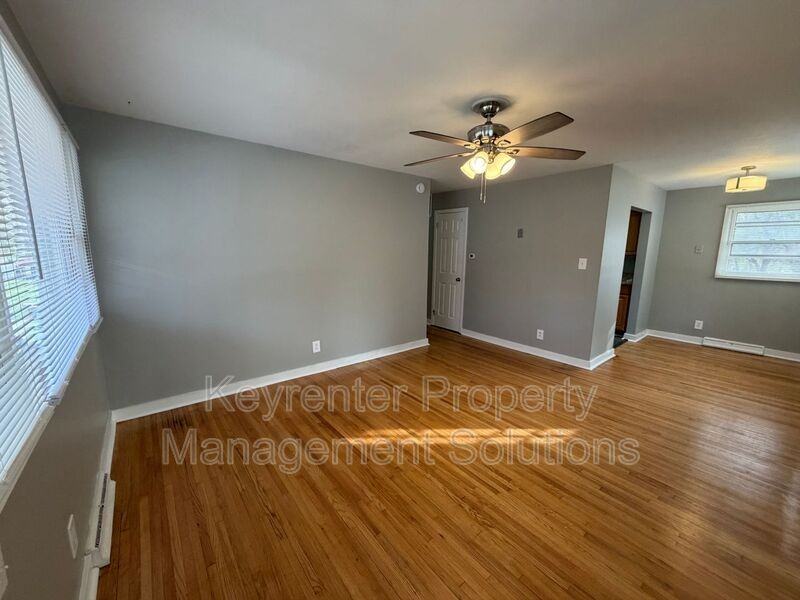 221 River Rd - Photo 3 of 39