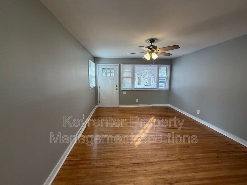 221 River Rd - Photo 4 of 39