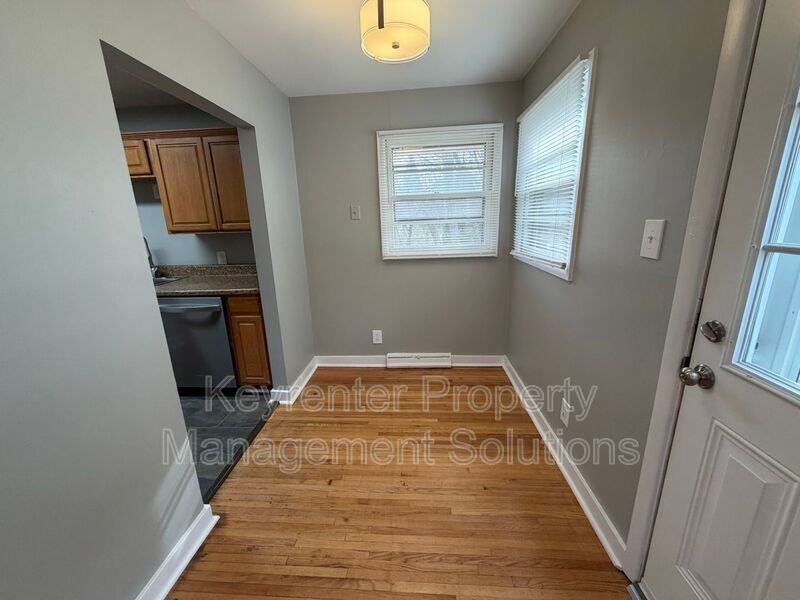 221 River Rd - Photo 6 of 39