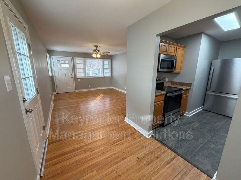 221 River Rd - Photo 7 of 39