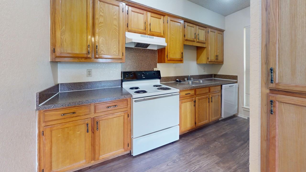 Prairie Oaks Apartments - Photo 2 of 7