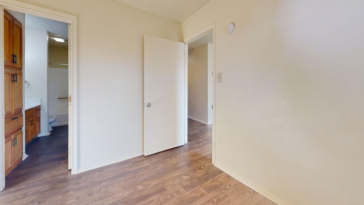 Prairie Oaks Apartments - Photo 4 of 7