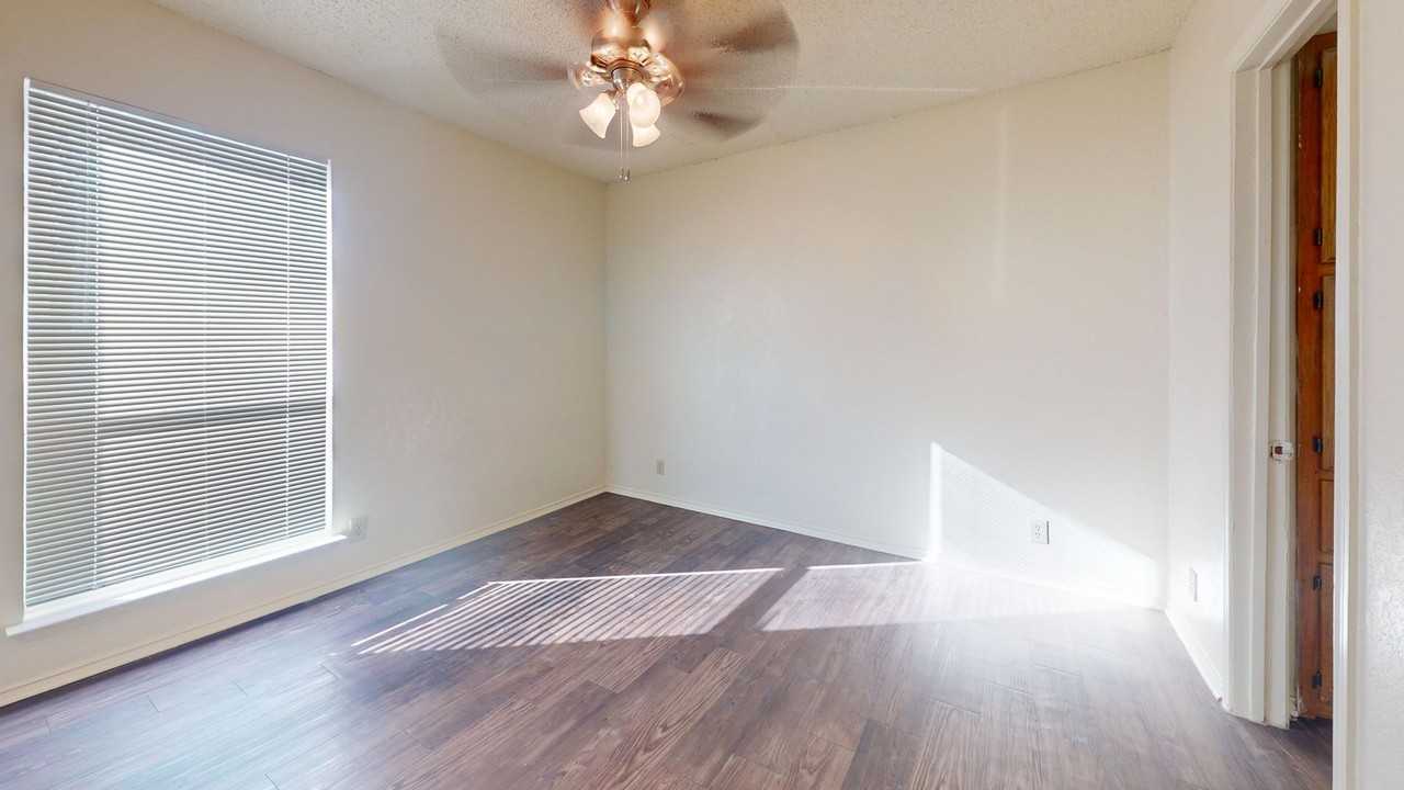 Prairie Oaks Apartments - Photo 6 of 7