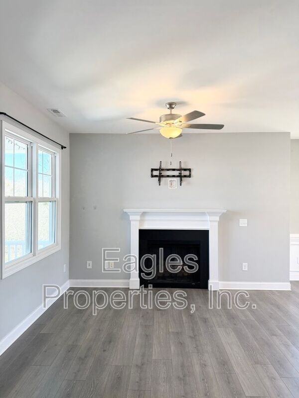 472 Jackson Pond Dr - Photo 2 of 15