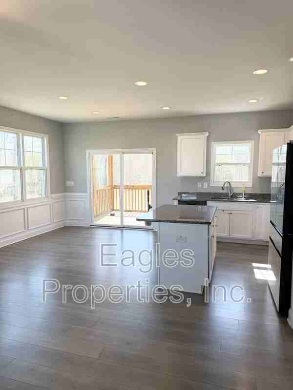 472 Jackson Pond Dr - Photo 3 of 15