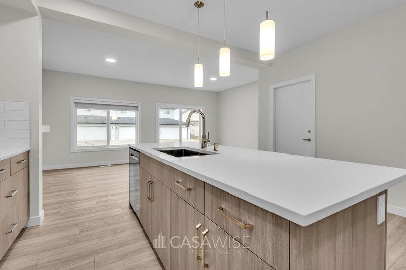 1055 Berg Pl - Photo 6 of 25