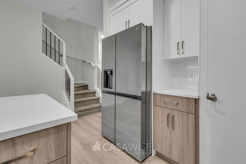 1055 Berg Pl - Photo 7 of 25