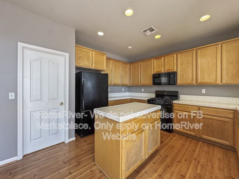 171 Anjou Cir - Photo 2 of 21