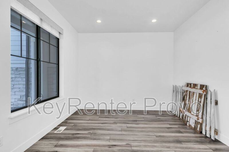 275 W Center St - Photo 4 of 35