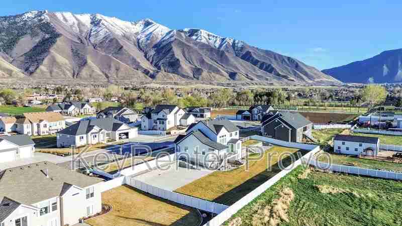 275 W Center St - Photo 7 of 35