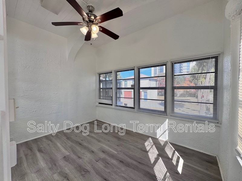 436 N Grandview Ave #1 - Photo 7 of 32