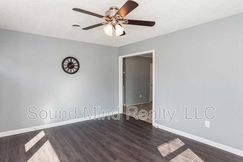 704 E Joyner St - Photo 5 of 25