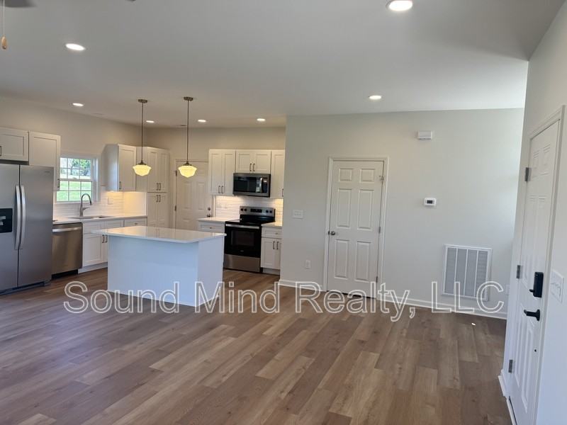 204 Landmark Dr - Photo 2 of 16