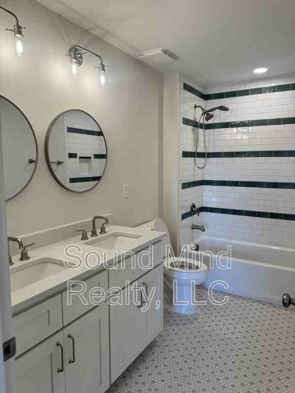 204 Landmark Dr - Photo 5 of 16