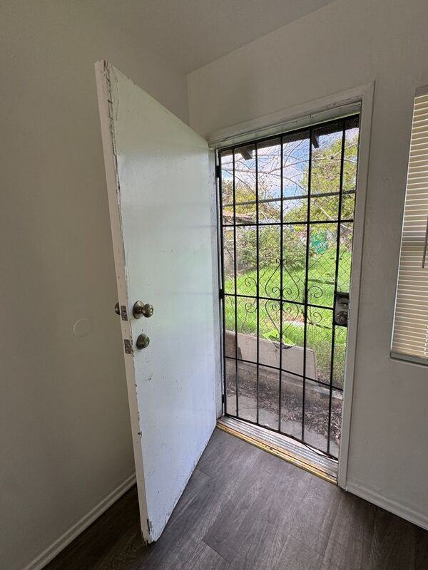 834 Davidson Ave #834-1 - Photo 2 of 10