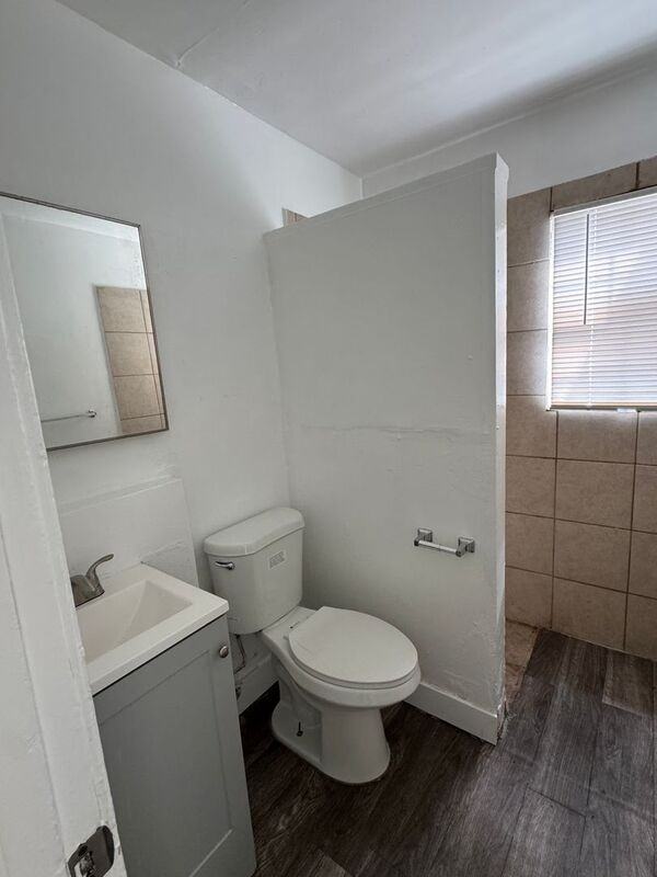 834 Davidson Ave #834-1 - Photo 5 of 10