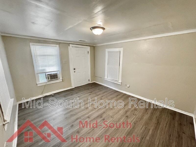 1536 Brookins St - Photo 4 of 15