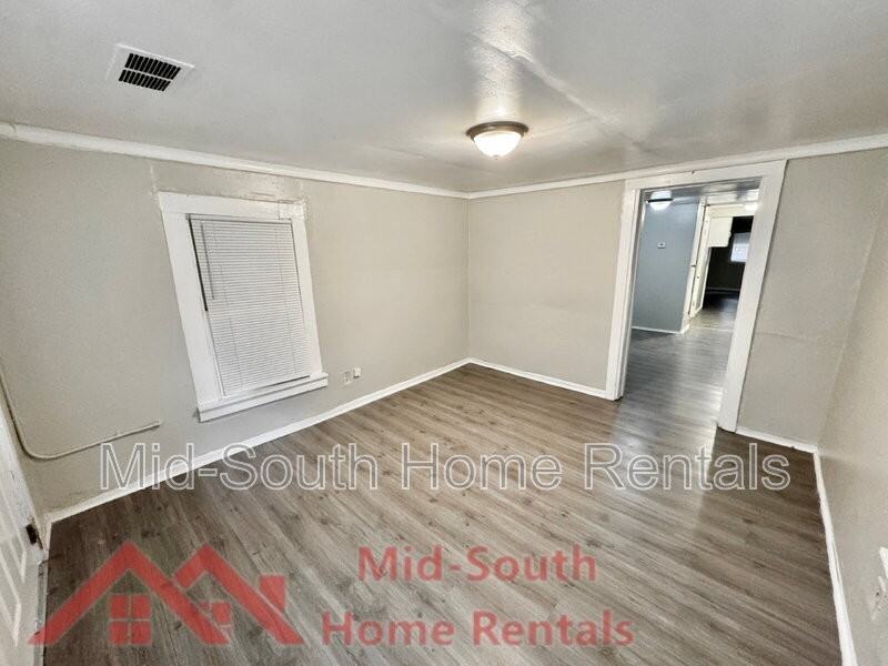 1536 Brookins St - Photo 5 of 15