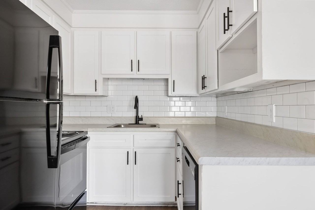 River Front Apartments - Photo 6 of 12