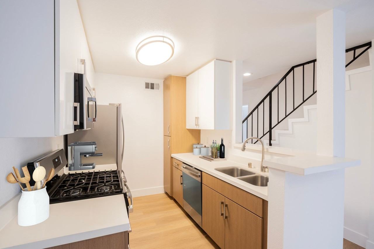 2123 Rodney Dr - Photo 5 of 23