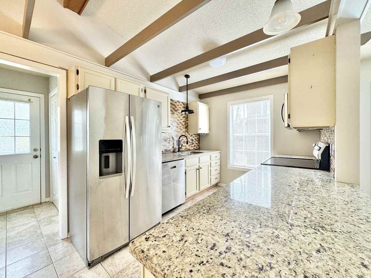 1819 Kello Dr - Photo 4 of 19