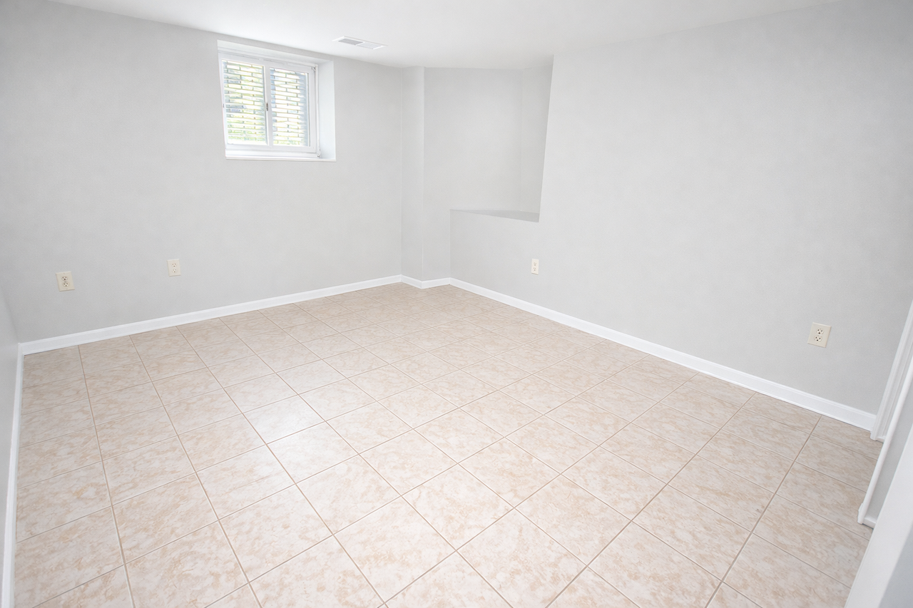 ASHLEY PLACE -- 080 - Photo 2 of 18