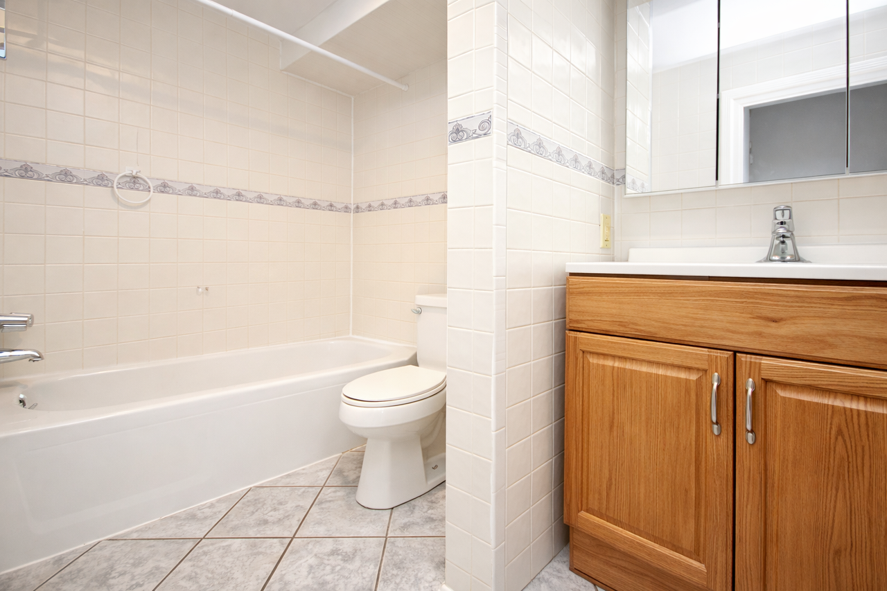 ASHLEY PLACE -- 080 - Photo 4 of 18