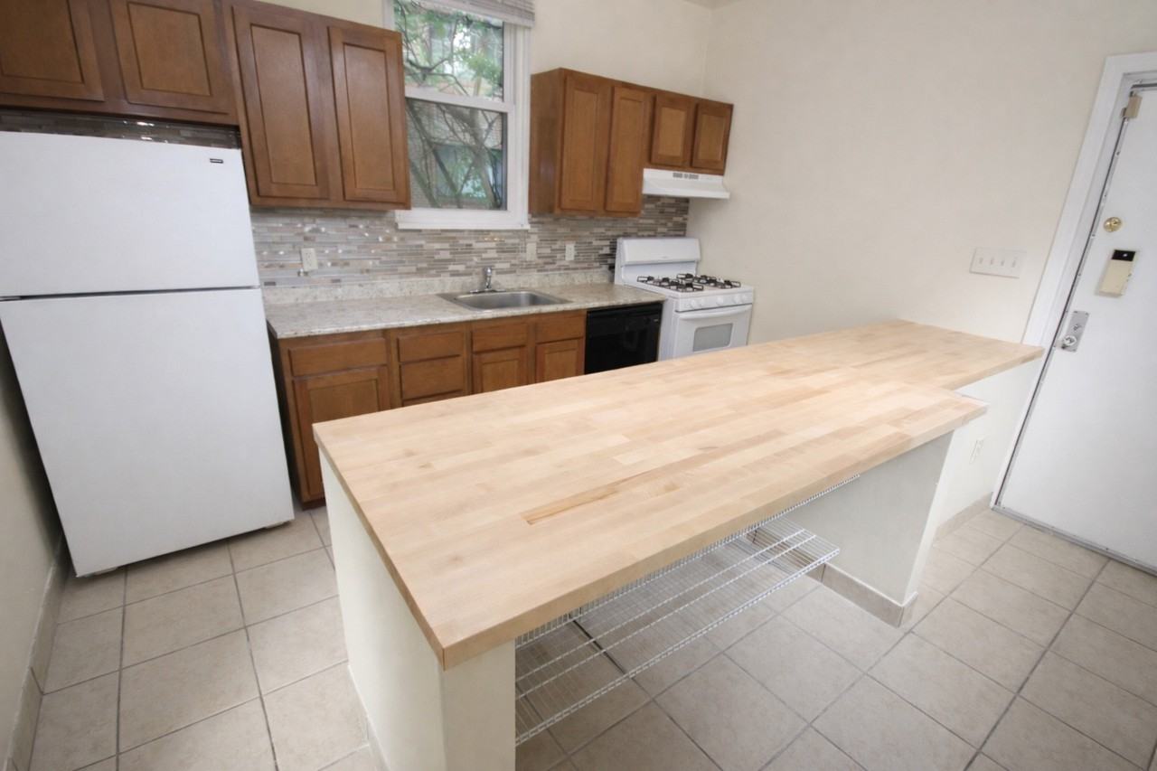 ASHLEY PLACE -- 080 - Photo 3 of 12