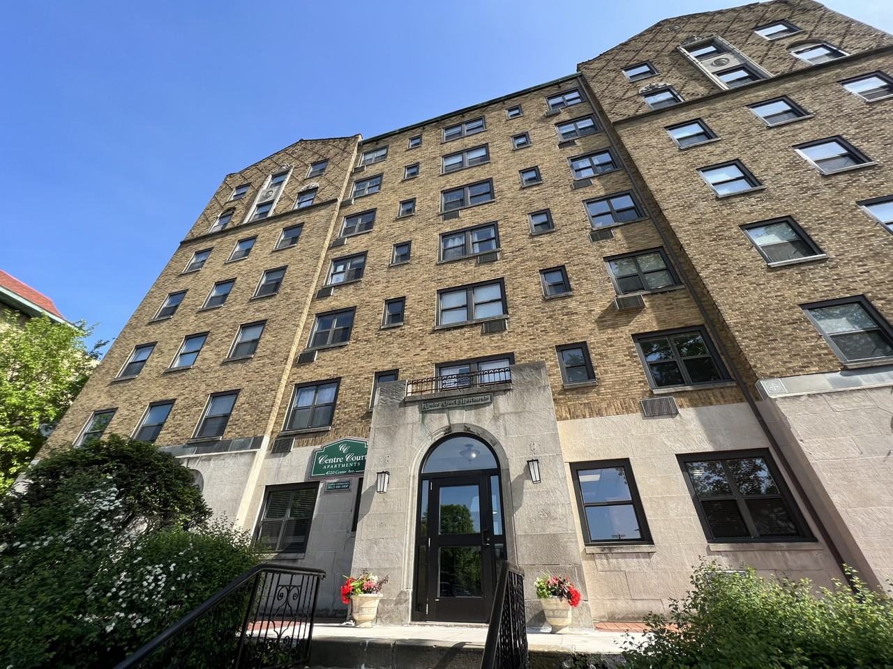 CENTRE COURT -- 158 - Photo 5 of 35