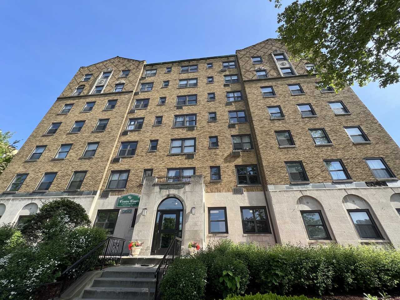 CENTRE COURT -- 158 - Photo 6 of 35