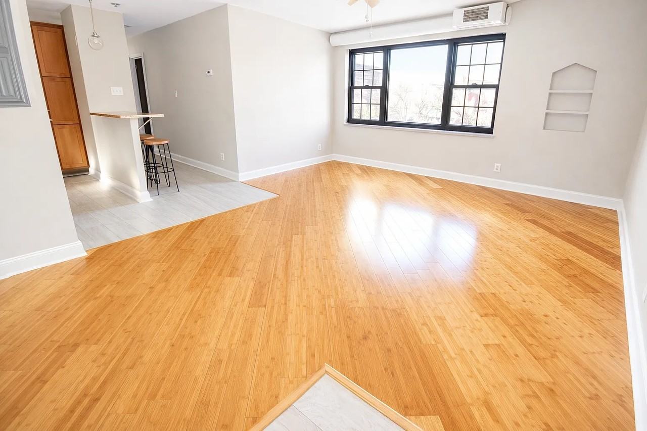 WINSTON APARTMENTS -- 022 - Photo 3 of 27