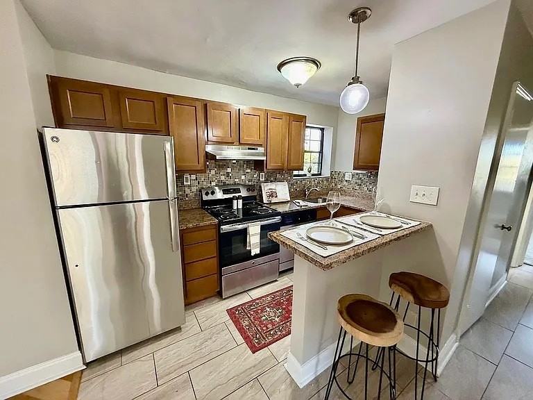 WINSTON APARTMENTS -- 022 - Photo 5 of 27