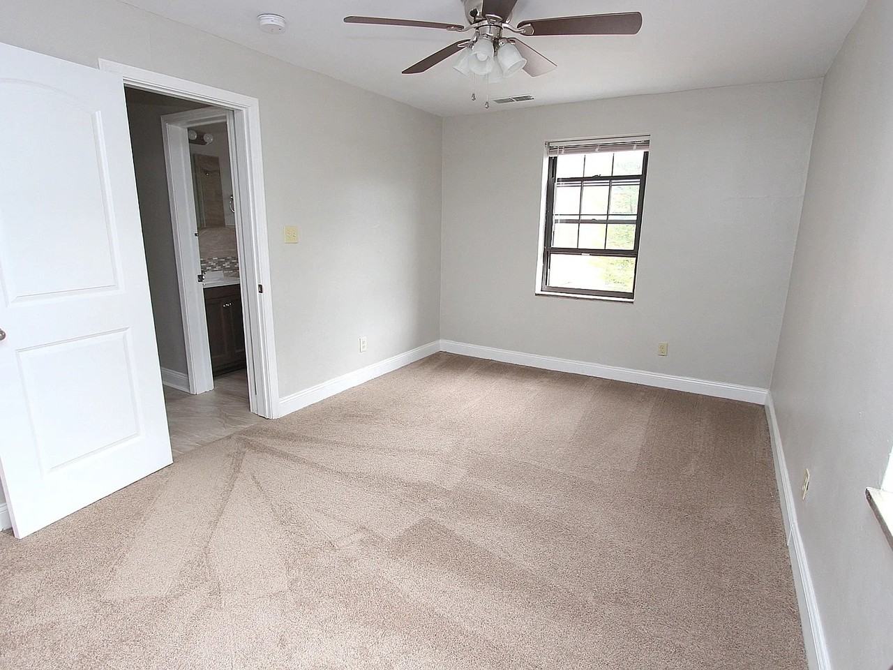 WINSTON APARTMENTS -- 022 - Photo 7 of 27