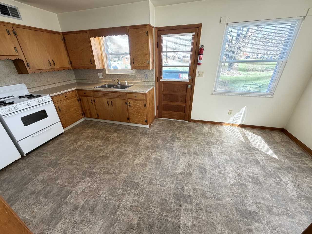 400 Pickrelltown St. - Photo 2 of 5