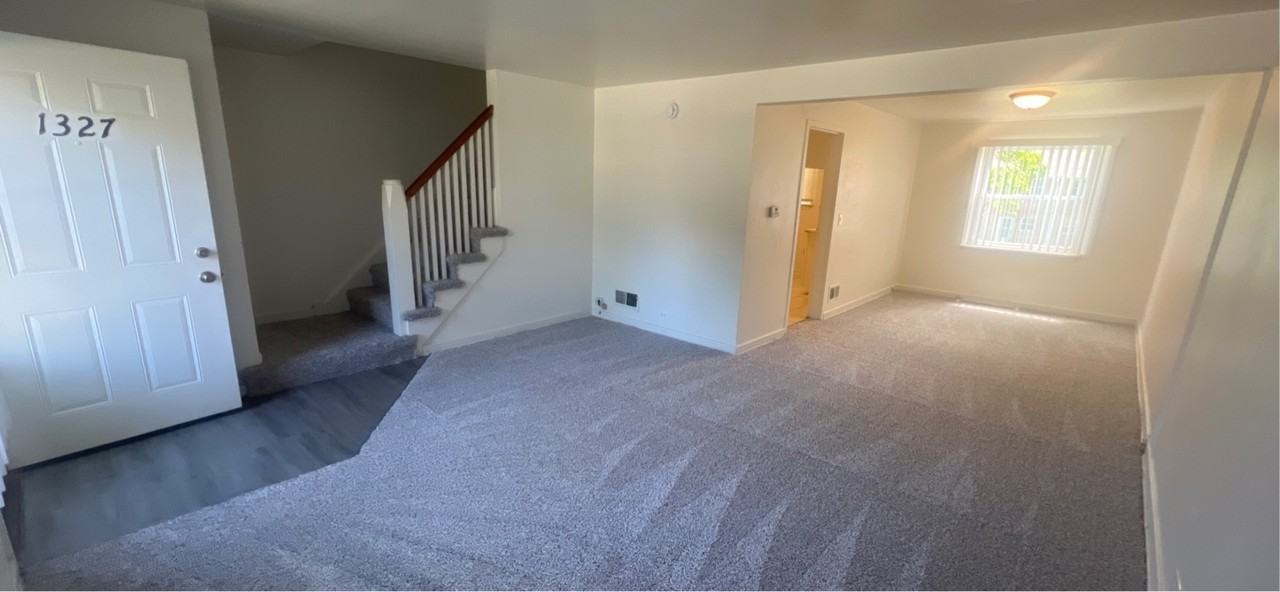 OAK BLUFF PLACE - Photo 2 of 10