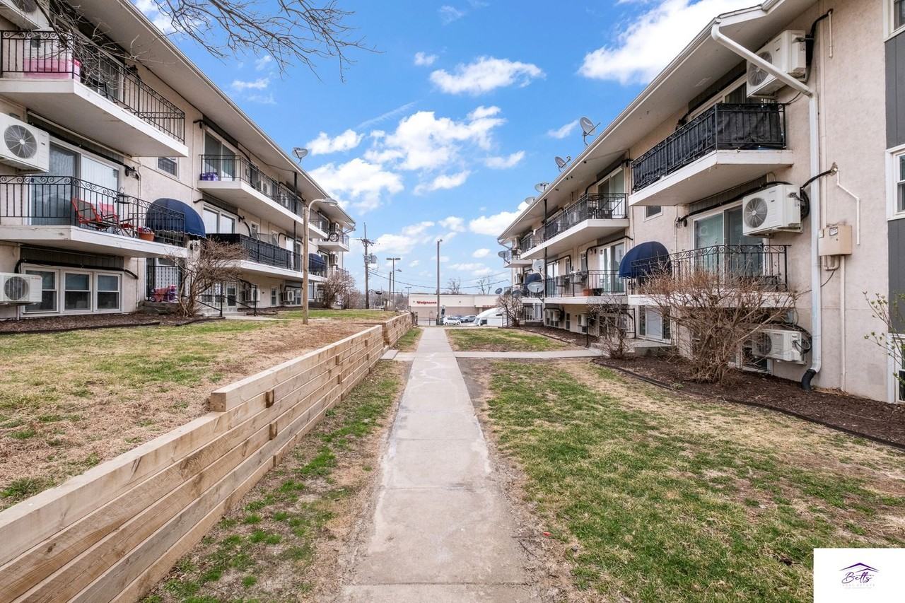 BELLEVUE 36 APARTMENTS - Photo 3 of 10