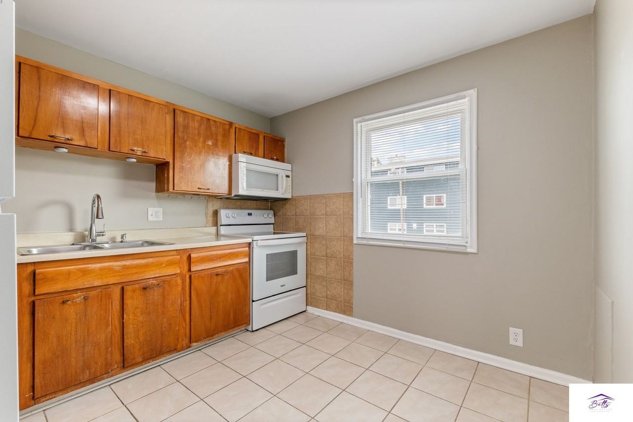 BELLEVUE 36 APARTMENTS - Photo 6 of 10