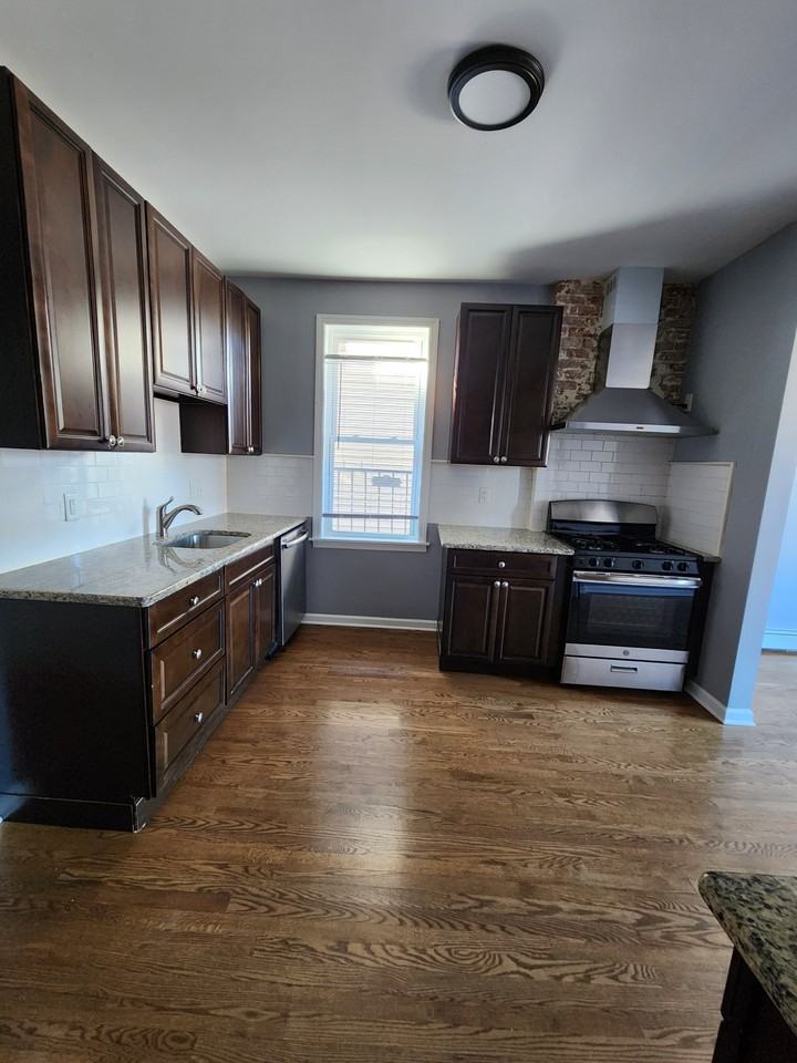 7628 John F. Kennedy Boulevard - Photo 2 of 10