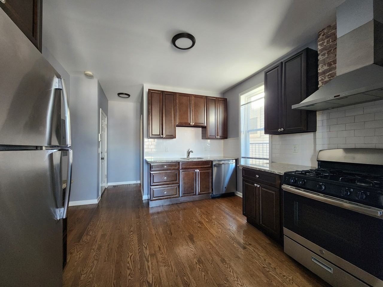 7628 John F. Kennedy Boulevard - Photo 7 of 10