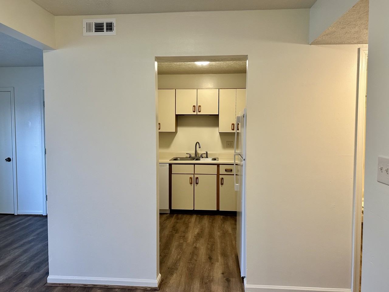 2014 E. Pembroke Ave - Photo 6 of 25