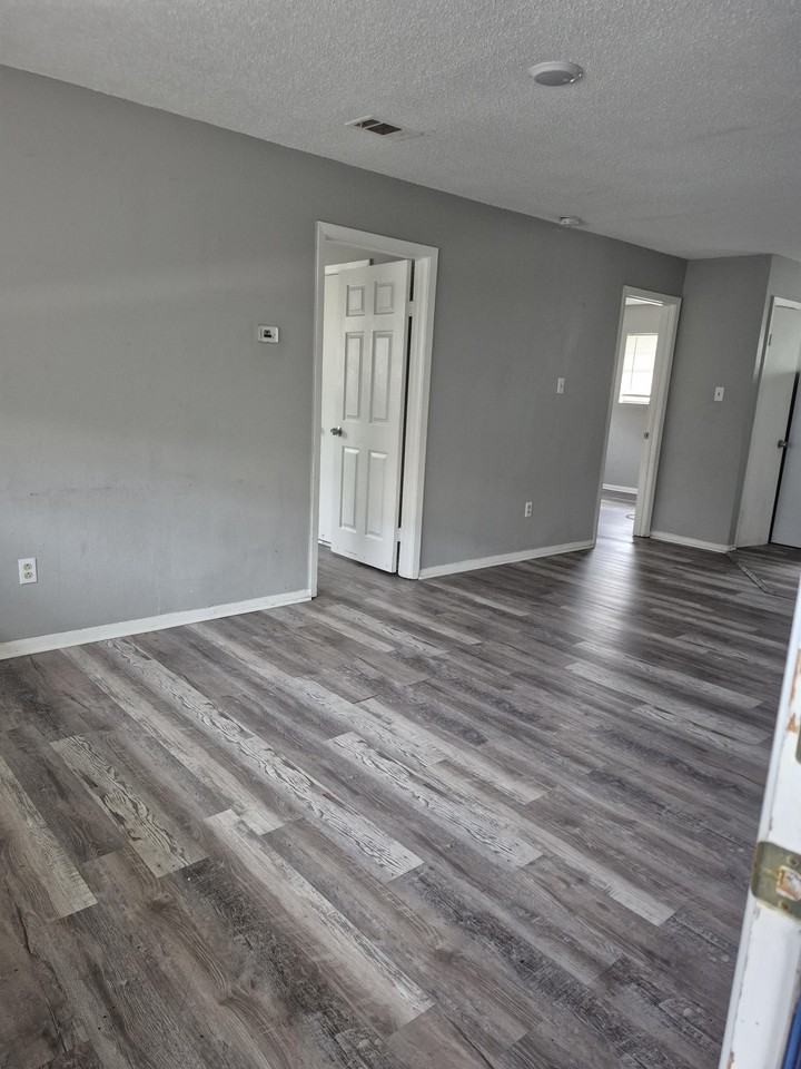 Elmwood Apartments - Photo 4 of 28