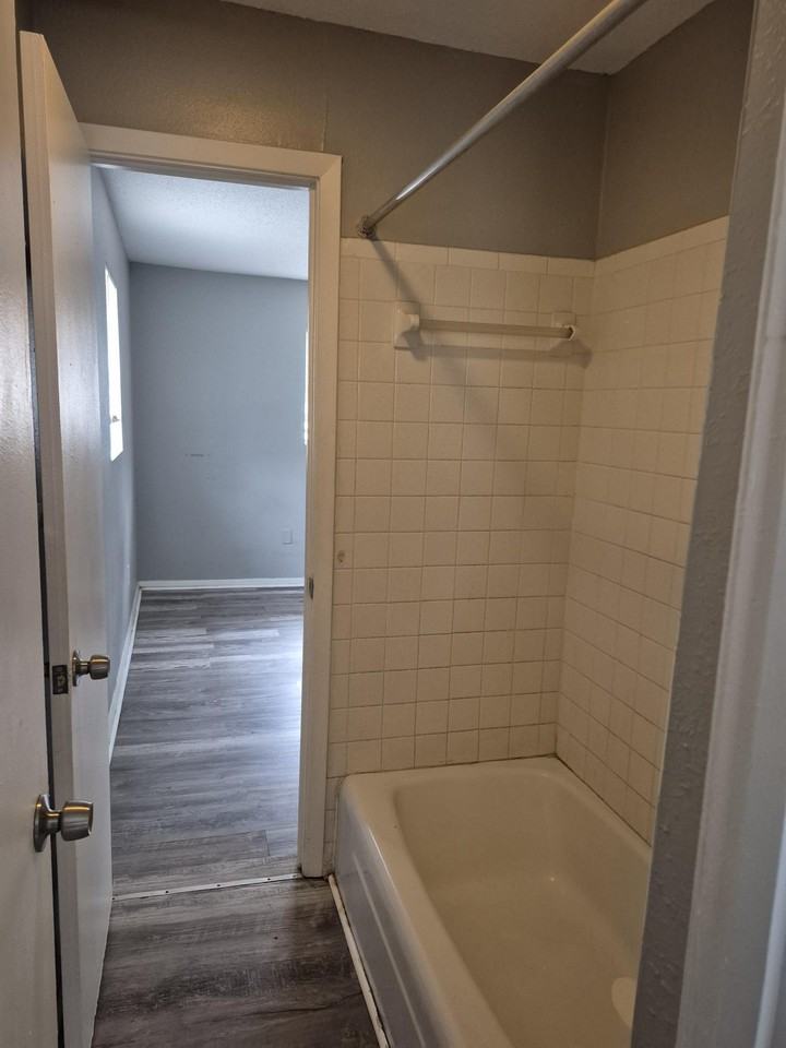 Elmwood Apartments - Photo 7 of 28